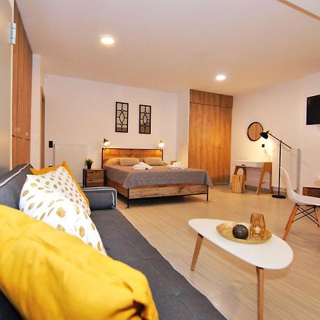 Brand New Cozy Basement Apartment อาร์กอสโตลี ภายนอก รูปภาพ