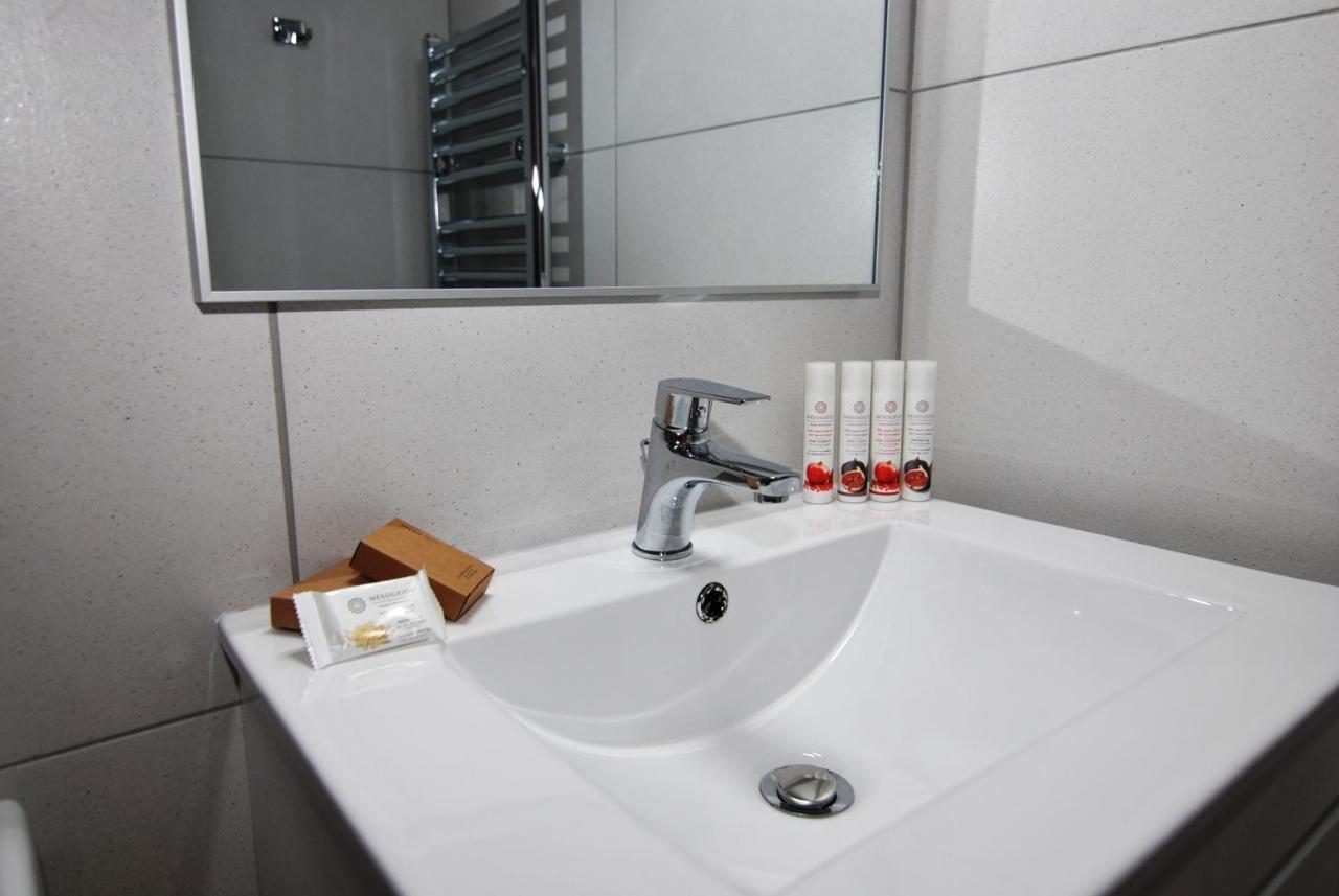 Brand New Cozy Basement Apartment อาร์กอสโตลี ภายนอก รูปภาพ