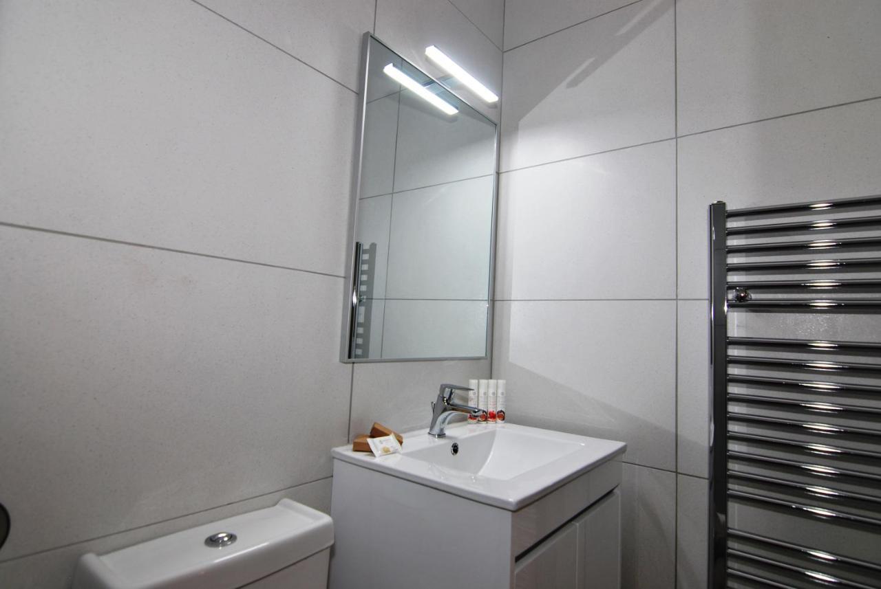 Brand New Cozy Basement Apartment อาร์กอสโตลี ภายนอก รูปภาพ